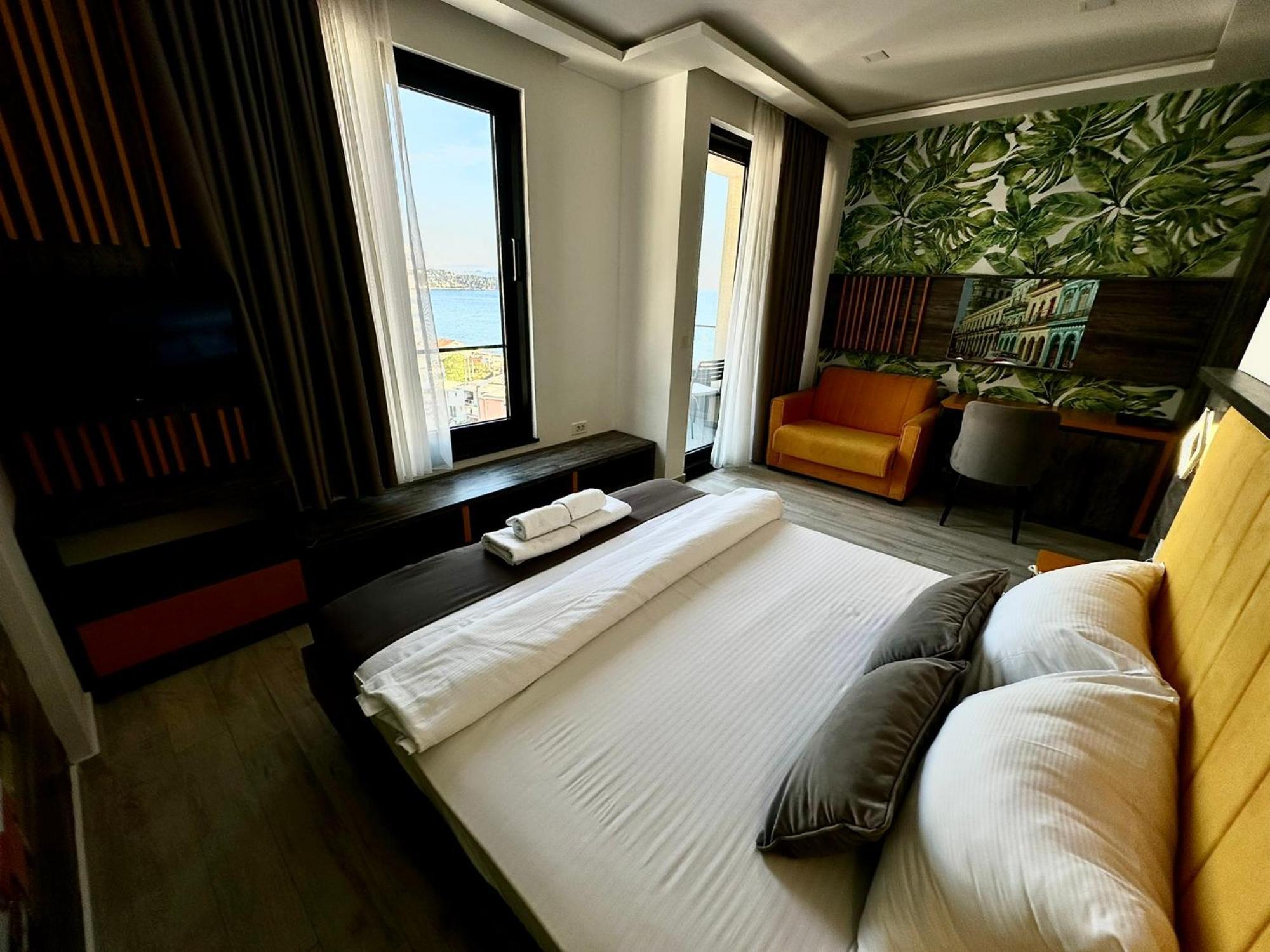 Hotel Del Medio Sutomore Bagian luar foto