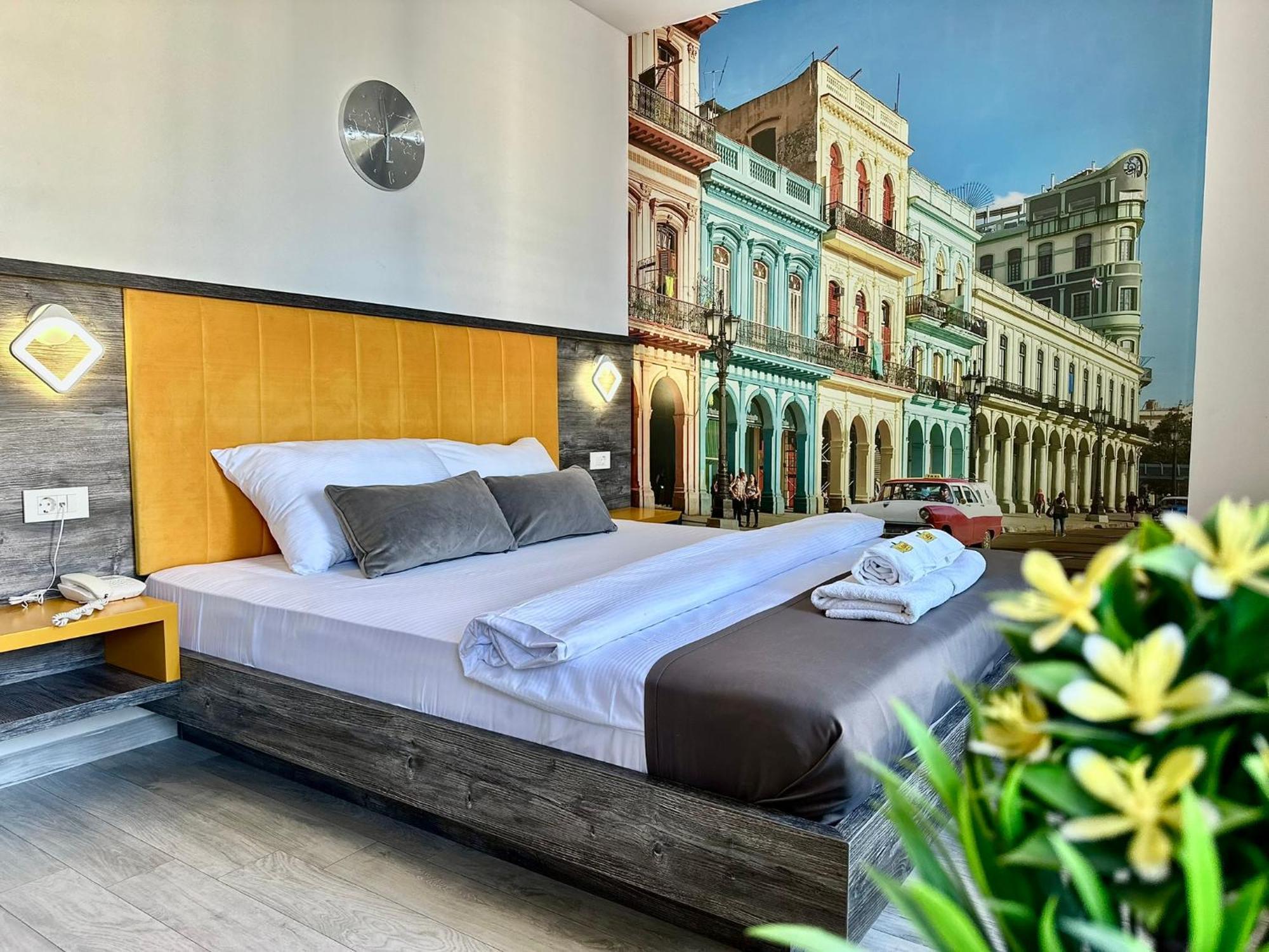 Hotel Del Medio Sutomore Bagian luar foto
