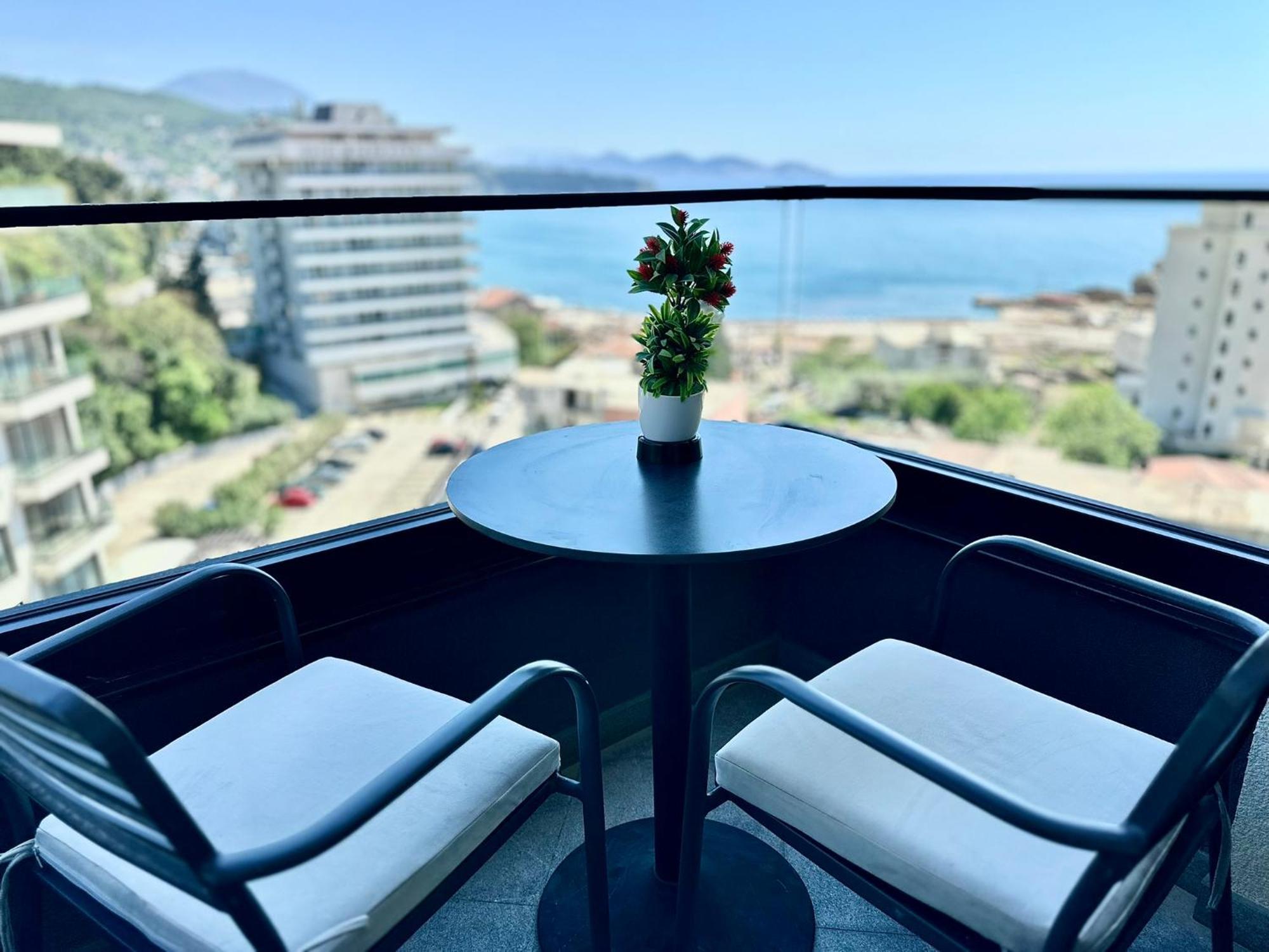 Hotel Del Medio Sutomore Bagian luar foto