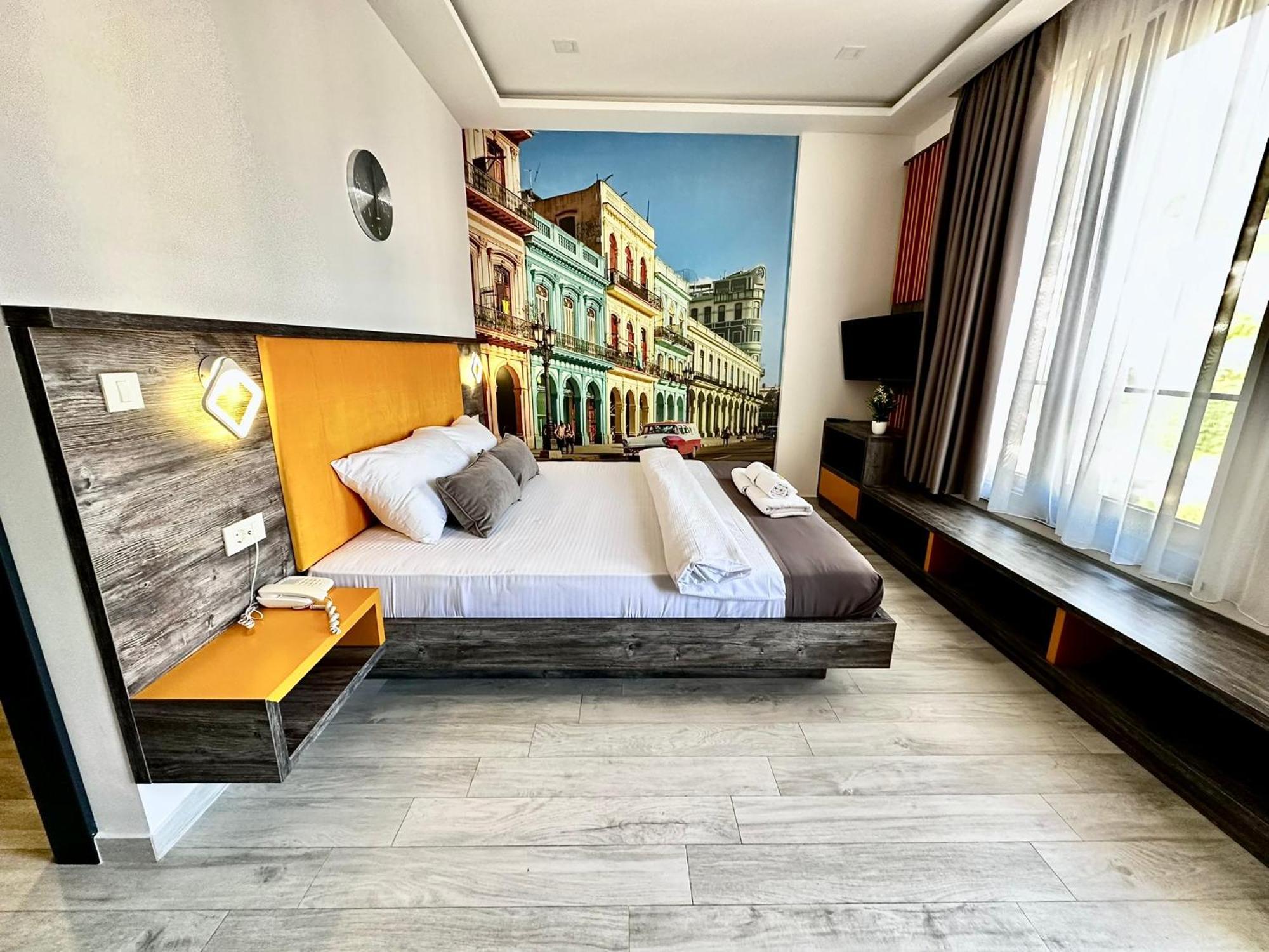 Hotel Del Medio Sutomore Bagian luar foto
