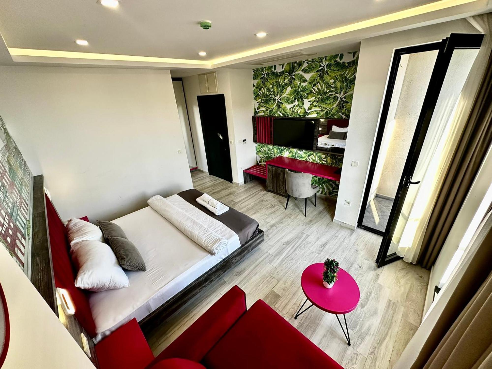 Hotel Del Medio Sutomore Bagian luar foto