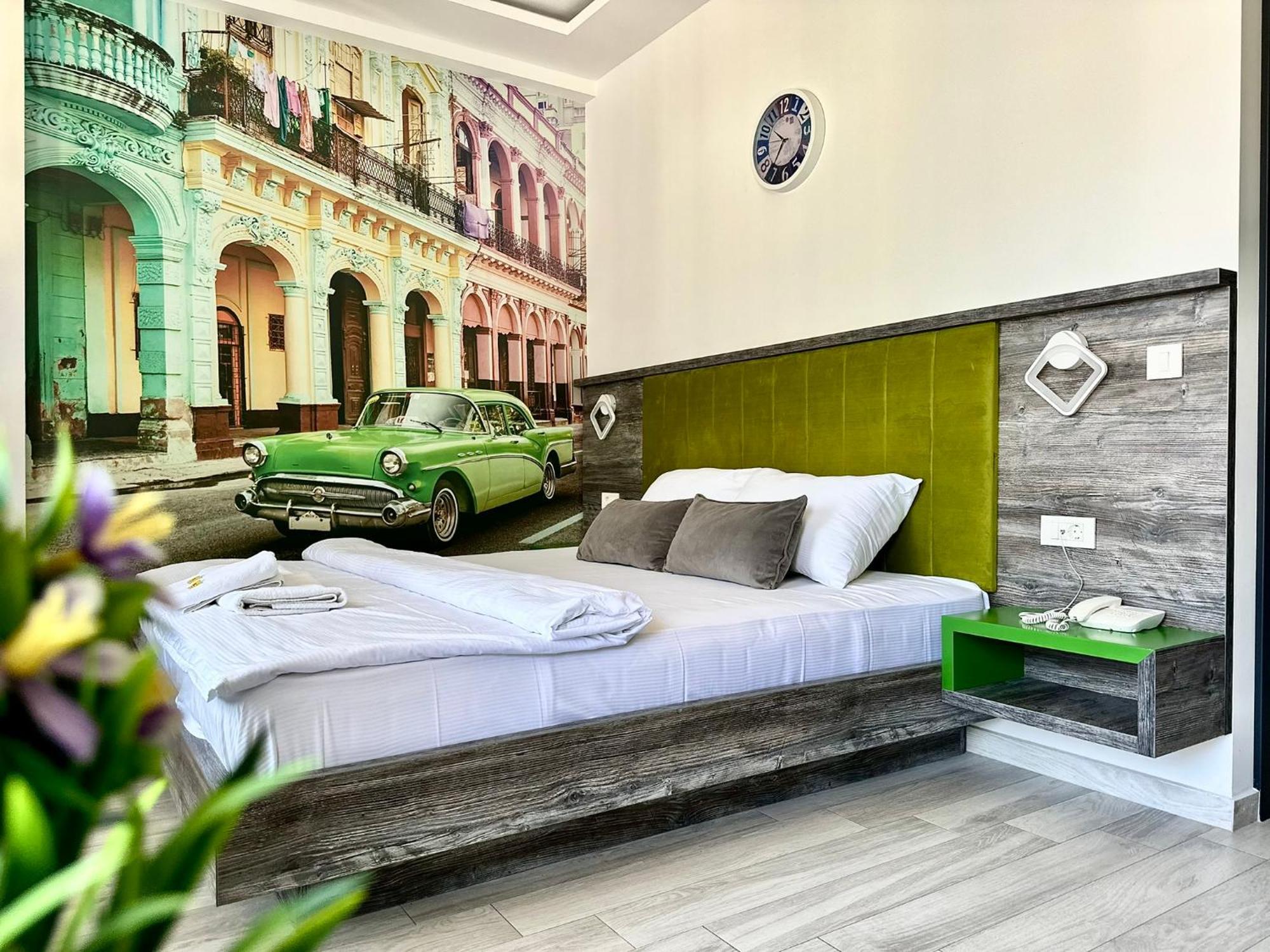 Hotel Del Medio Sutomore Bagian luar foto