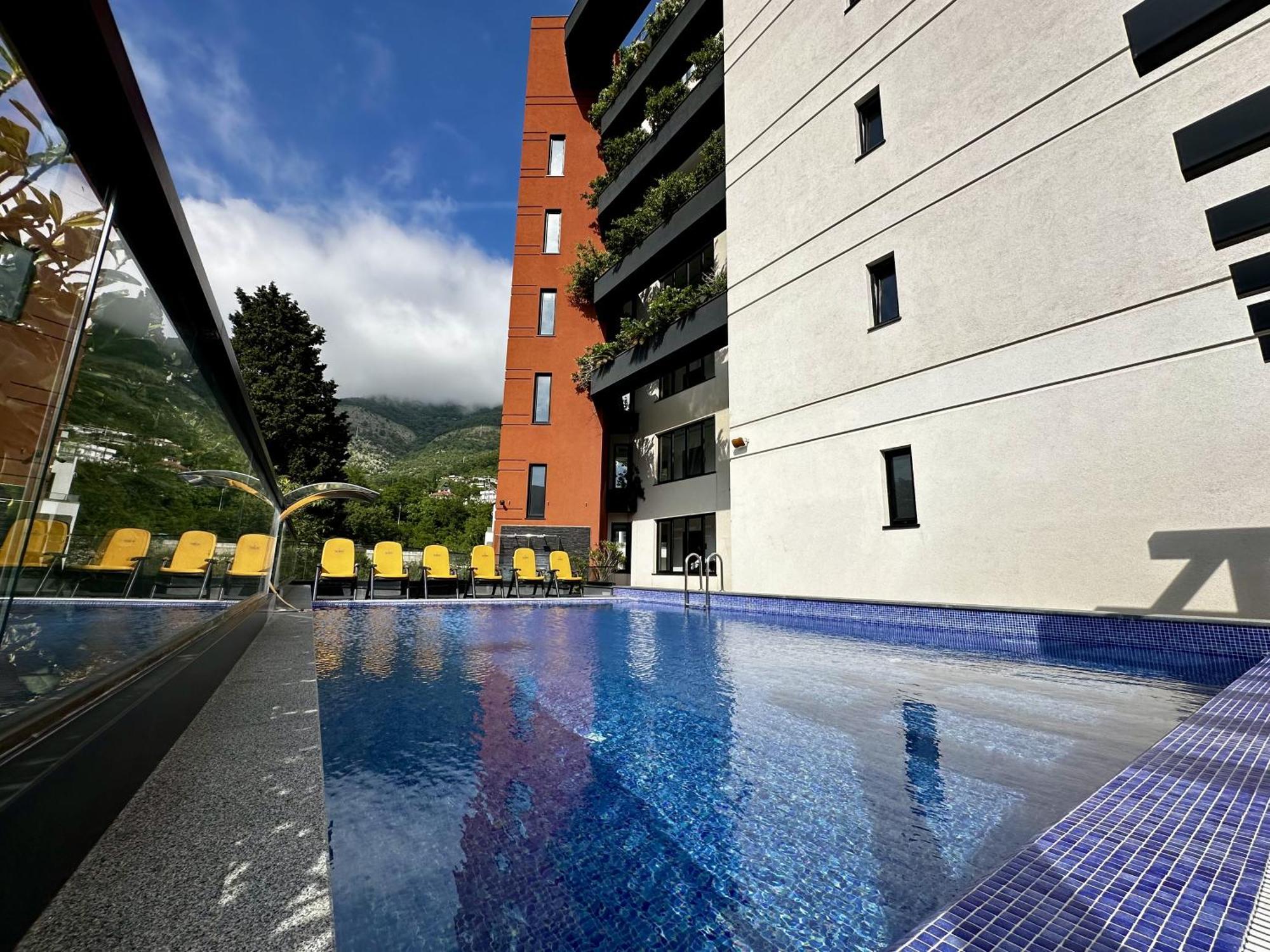 Hotel Del Medio Sutomore Bagian luar foto