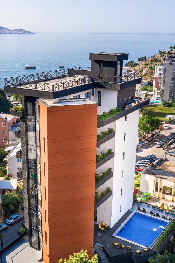 Hotel Del Medio Sutomore Bagian luar foto