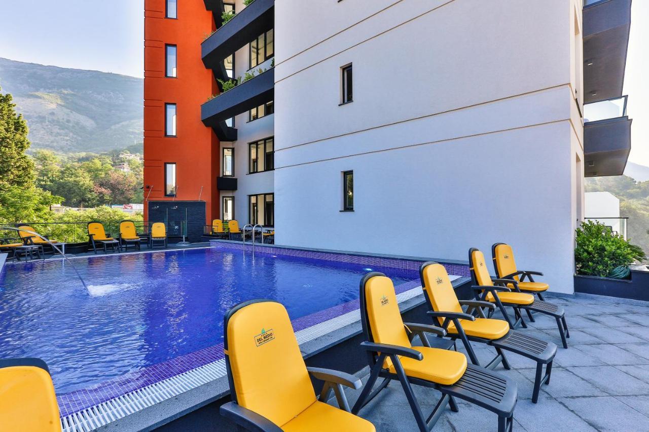 Hotel Del Medio Sutomore Bagian luar foto
